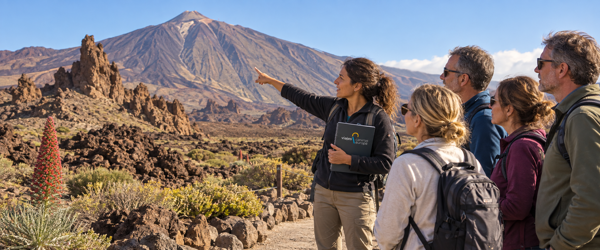 Guía acompañando a un grupo de visitantes en el Parque Nacional del Teide