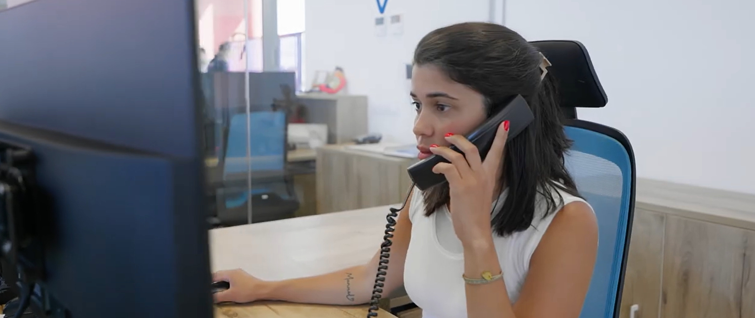 Atención telefónica al viajero desde las oficinas de Viajes Canarias Europa